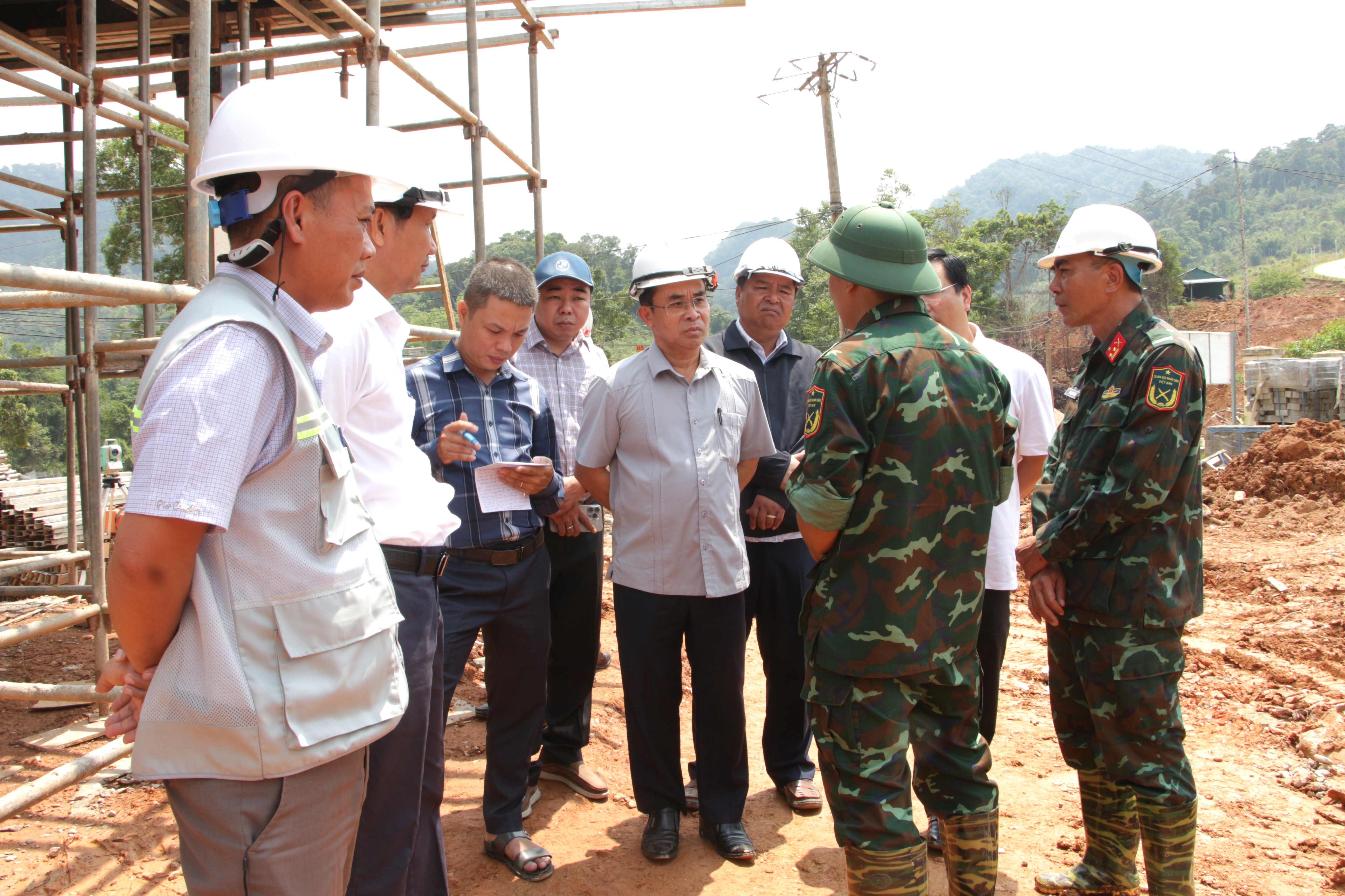 Phó Chủ tịch UBND thành phố Trần Anh Tuấn kiểm tra tiến độ Trường Phổ thông nội trú liên cấp Tiểu học – THCS Hùng Sơn