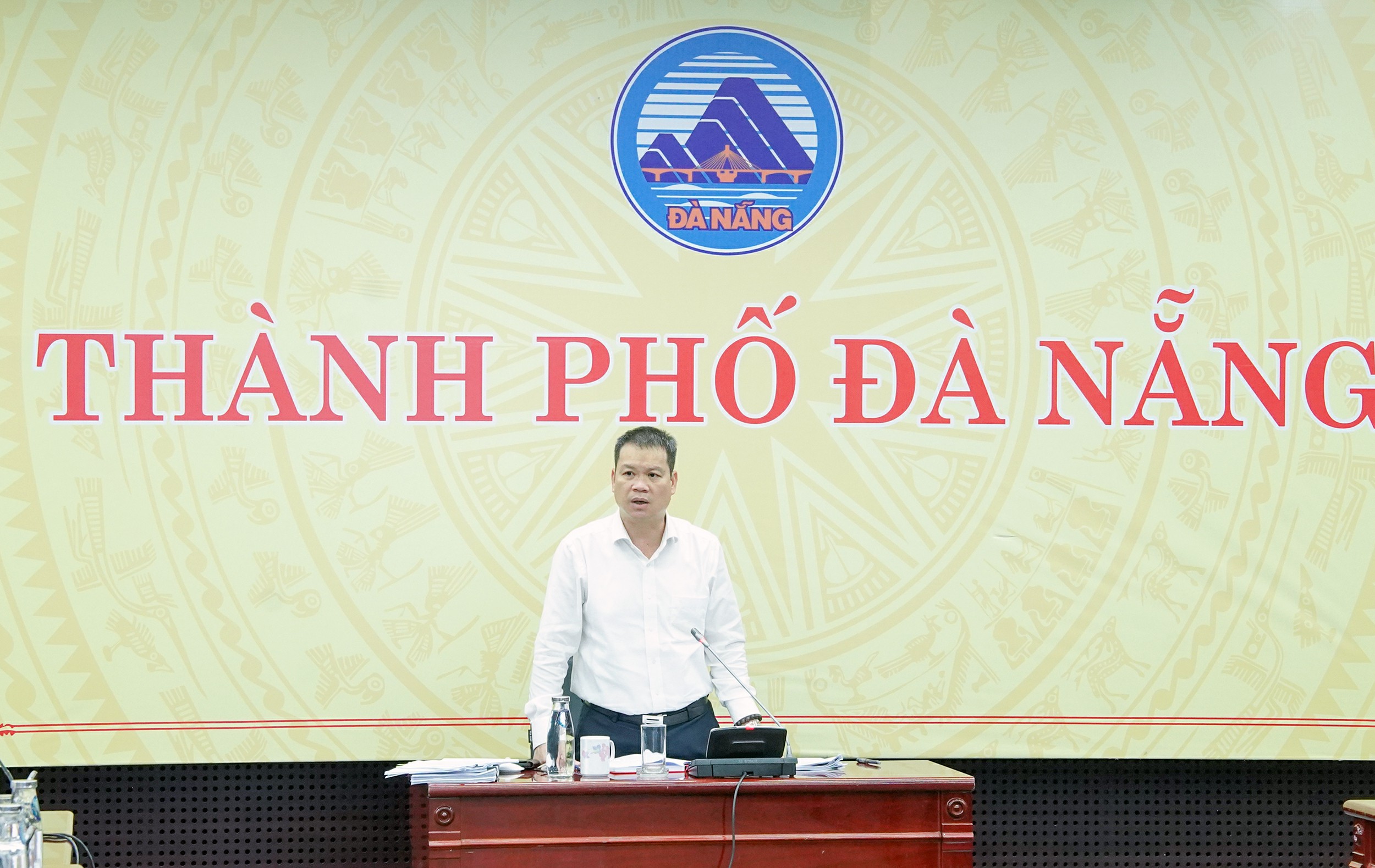 Chủ tịch UBND thành phố Nguyễn Mạnh Hùng làm việc với Ban Quản lý Khu công nghệ cao và các khu công nghiệp Đà Nẵng