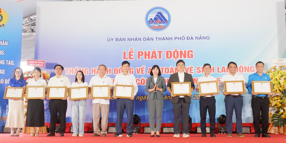 Phát động cao điểm hoạt động vì an toàn, đời sống người lao động