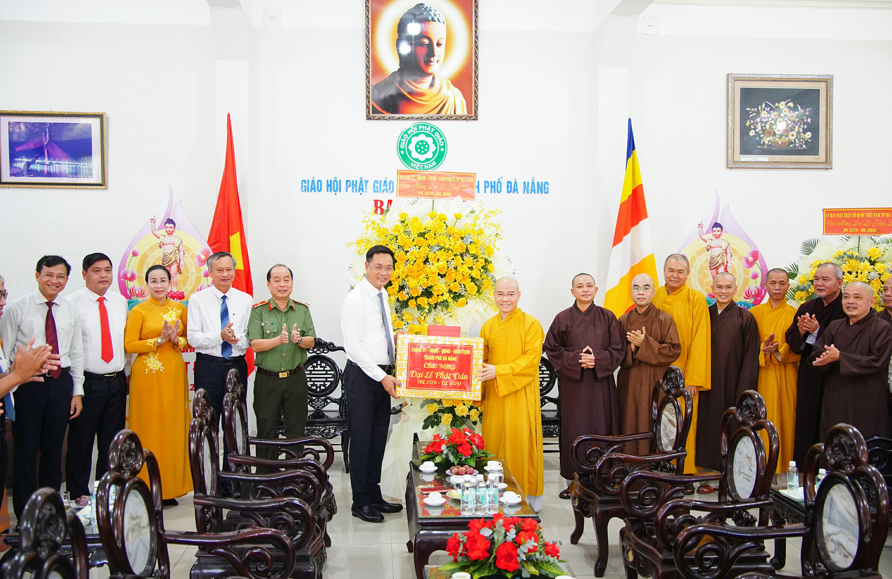 Lãnh đạo thành phố thăm, chúc mừng Đại lễ Phật đản Phật lịch 2570