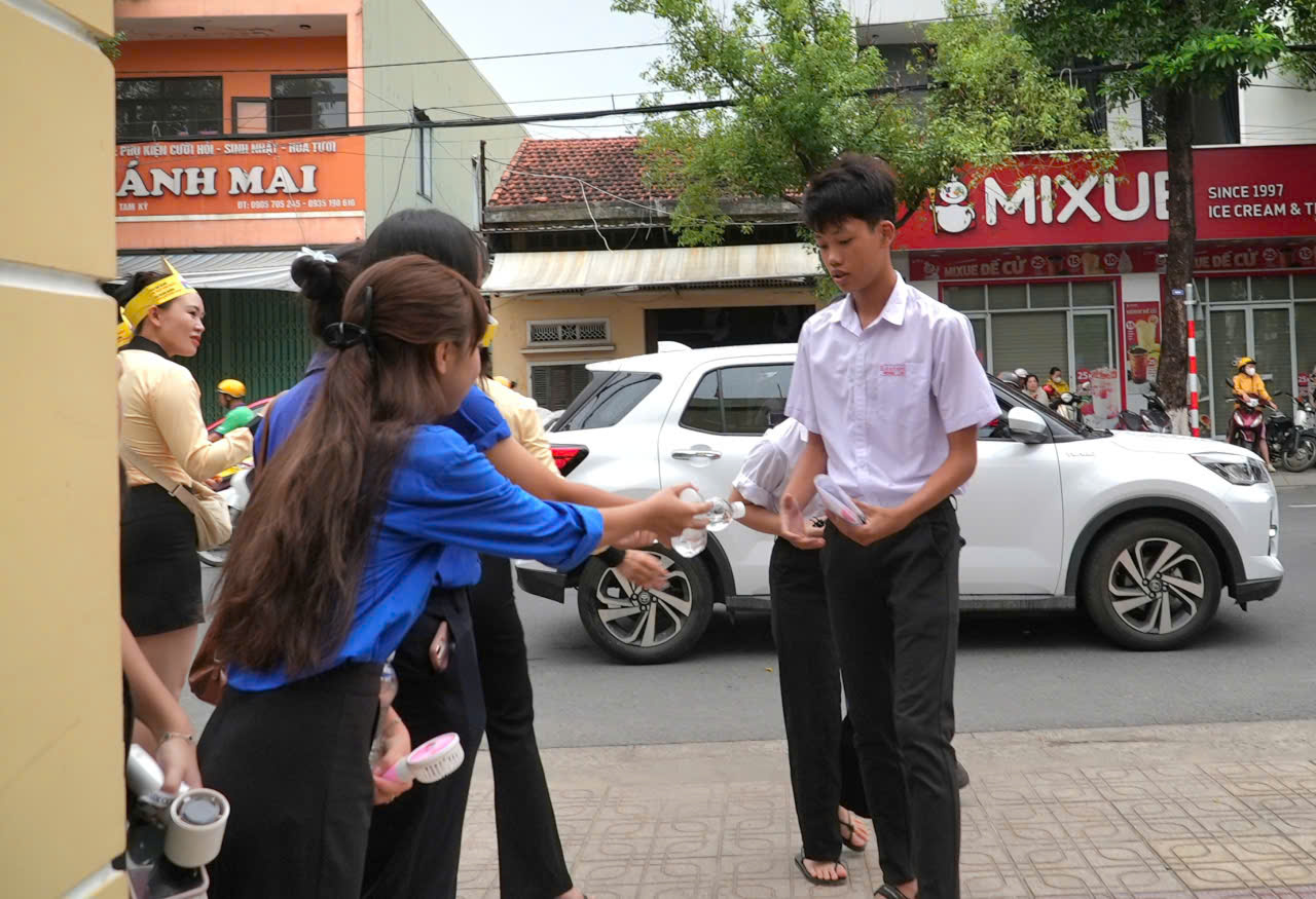 Hơn 35.000 thí sinh hoàn thành ngày thi đầu tiên an toàn, nghiêm túc