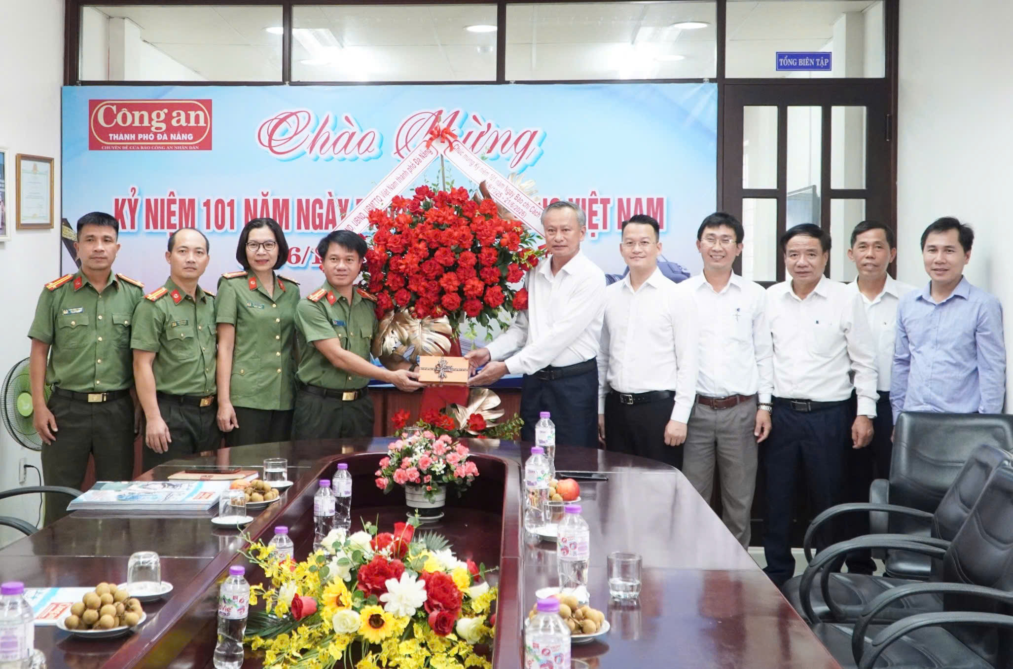 Phó Chủ tịch HĐND thành phố Đoàn Ngọc Hùng Anh thăm, chúc mừng các cơ quan báo chí nhân Ngày Báo chí Cách mạng Việt Nam