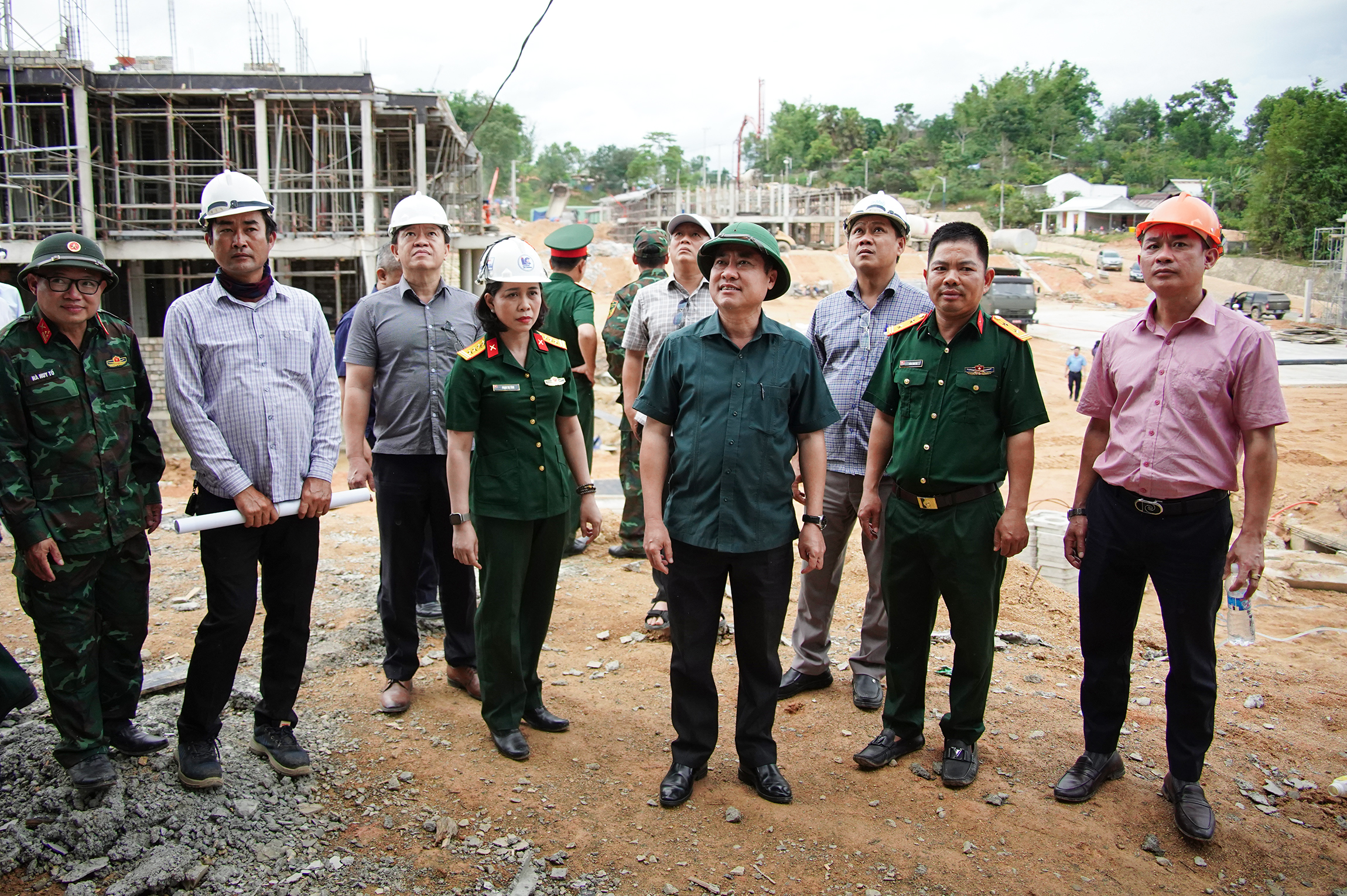 Huy động tối đa nguồn lực, đẩy nhanh tiến độ thi công trường nội trú liên cấp La Dêê và Đắc Pring