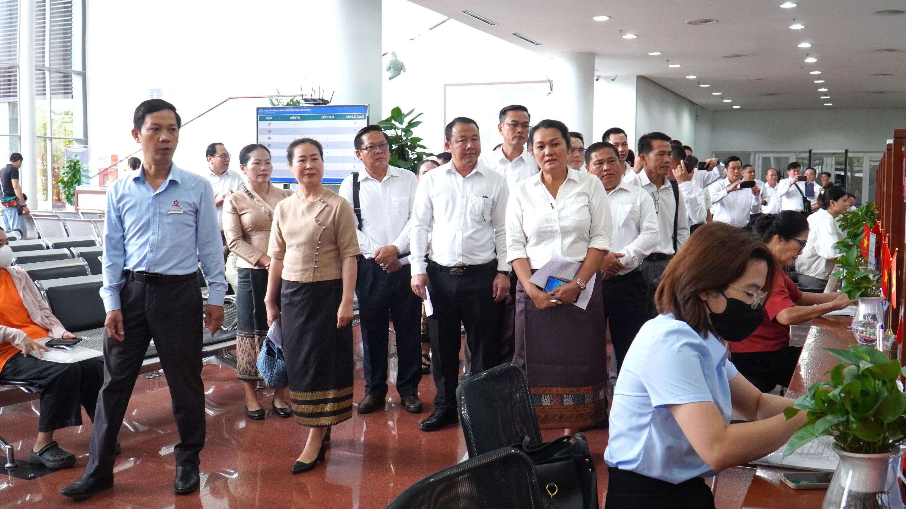 Đoàn đại biểu Thủ đô Viêng Chăn (Lào) trao đổi kinh nghiệm về mô hình một cửa tại Đà Nẵng
