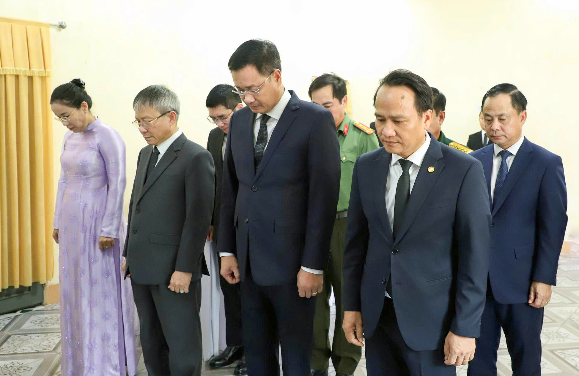 Đoàn đại biểu lãnh đạo thành phố viếng Chủ tịch Quốc hội Lào Xaysomphone Phomvihane