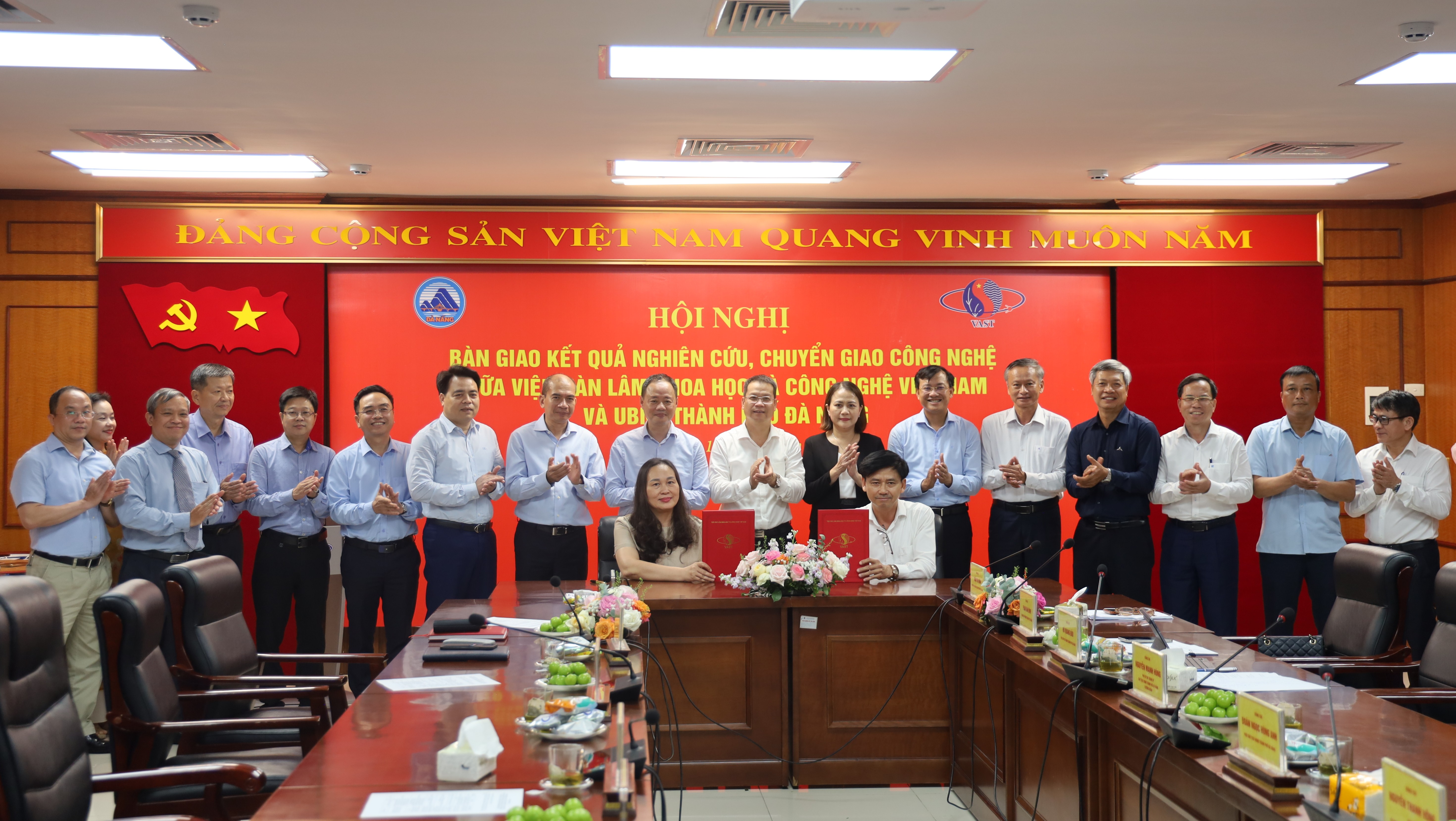 Thúc đẩy hợp tác nghiên cứu, chuyển giao công nghệ với Viện Hàn lâm Khoa học và Công nghệ Việt Nam