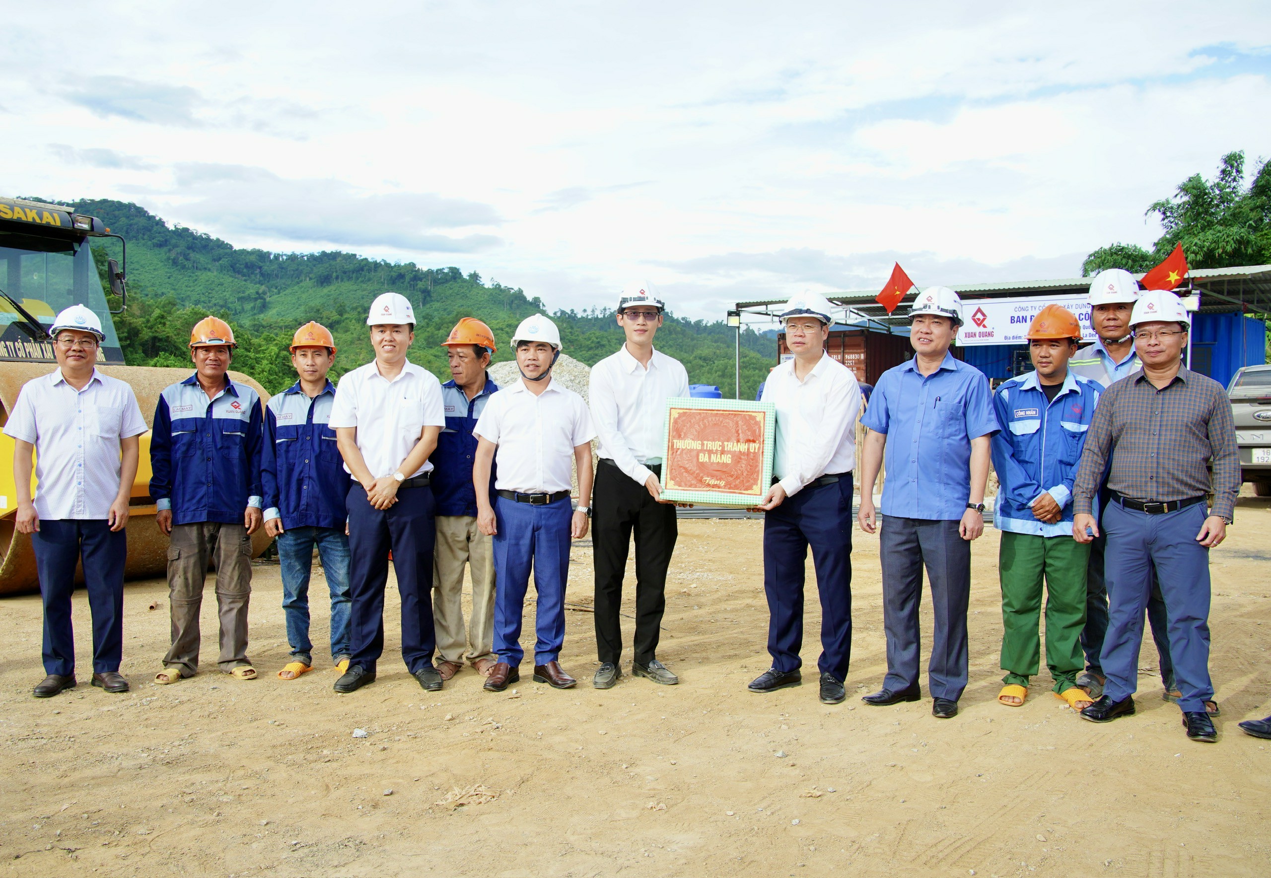 Tập trung nguồn lực, tranh thủ thời tiết thuận lợi đẩy nhanh tiến độ thi công dự án nâng cấp Quốc lộ 14D