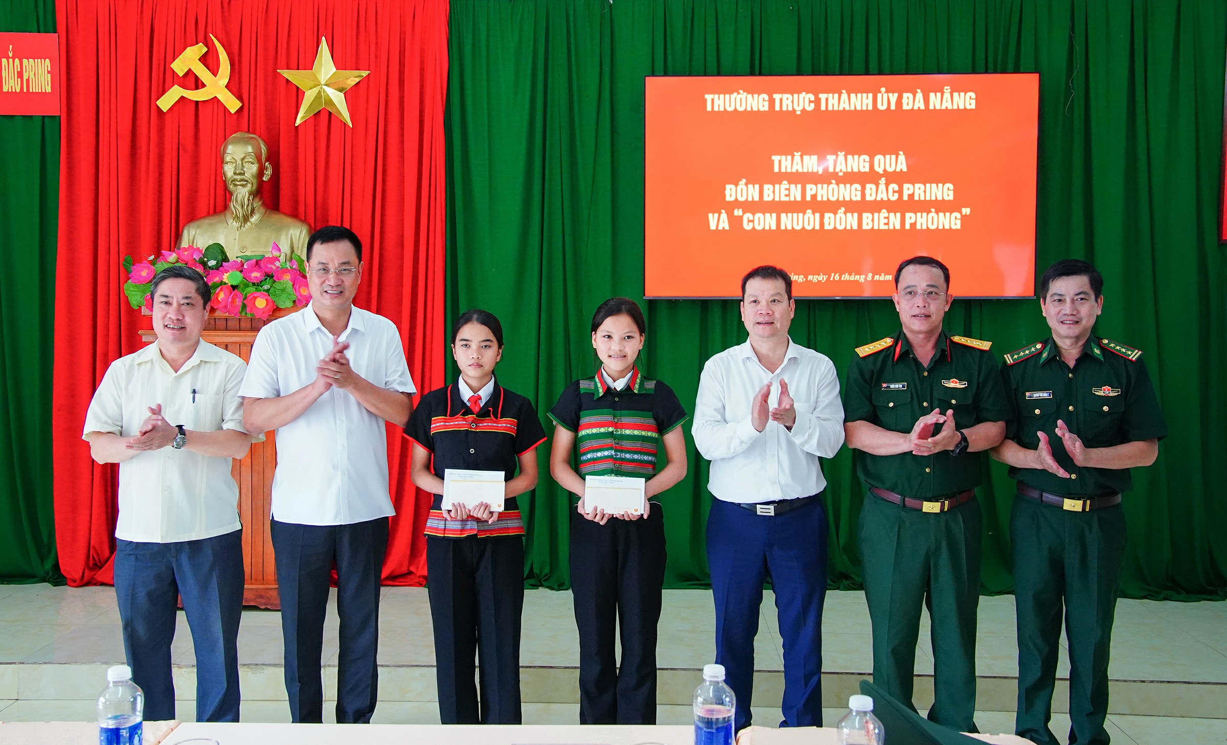 Bí thư Thành ủy Lê Ngọc Quang thăm, động viên cán bộ, chiến sĩ Đồn Biên phòng Đắc Pring