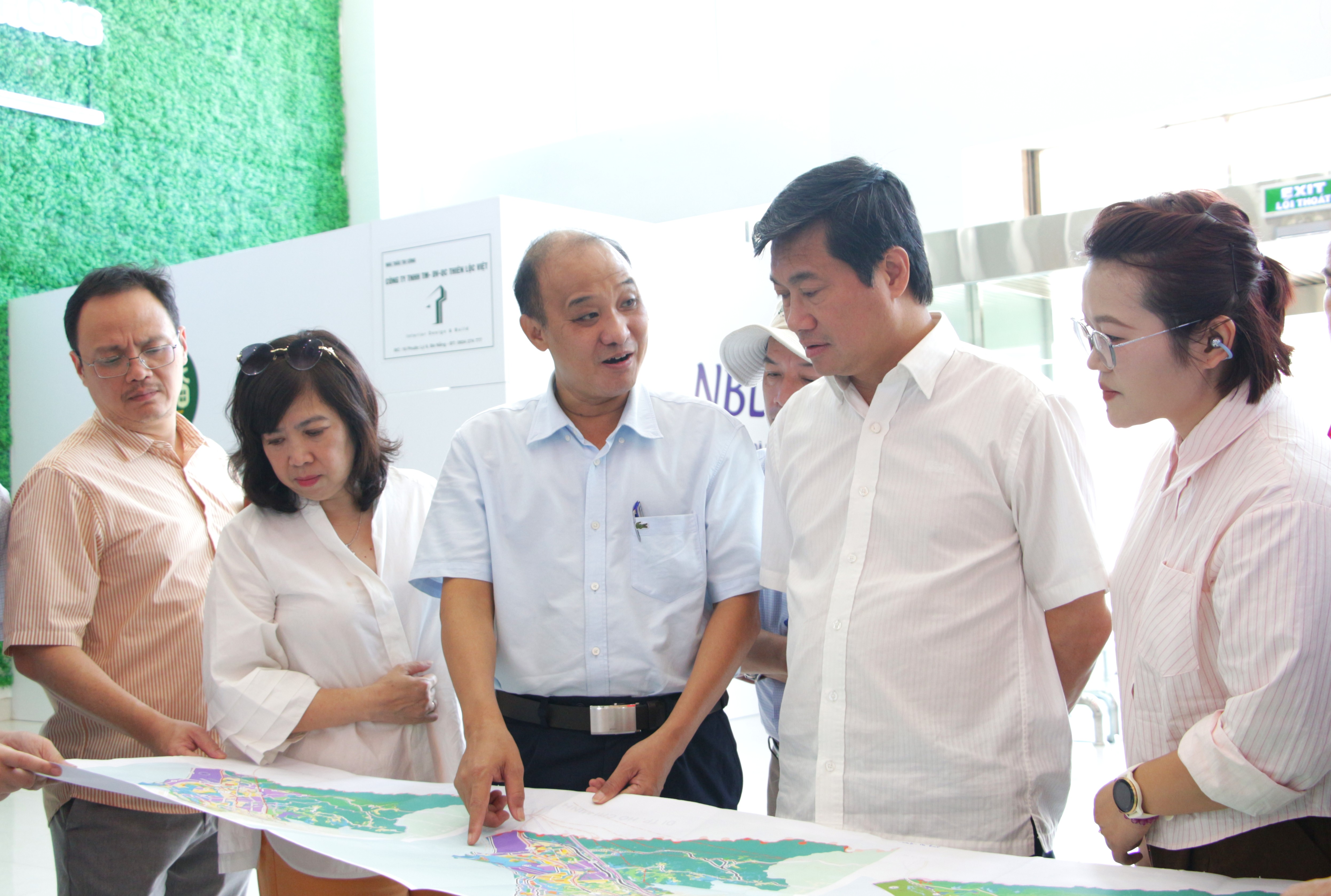 Thứ trưởng Bộ Xây dựng khảo sát thực tế phục vụ thẩm định quy hoạch chung thành phố Đà Nẵng