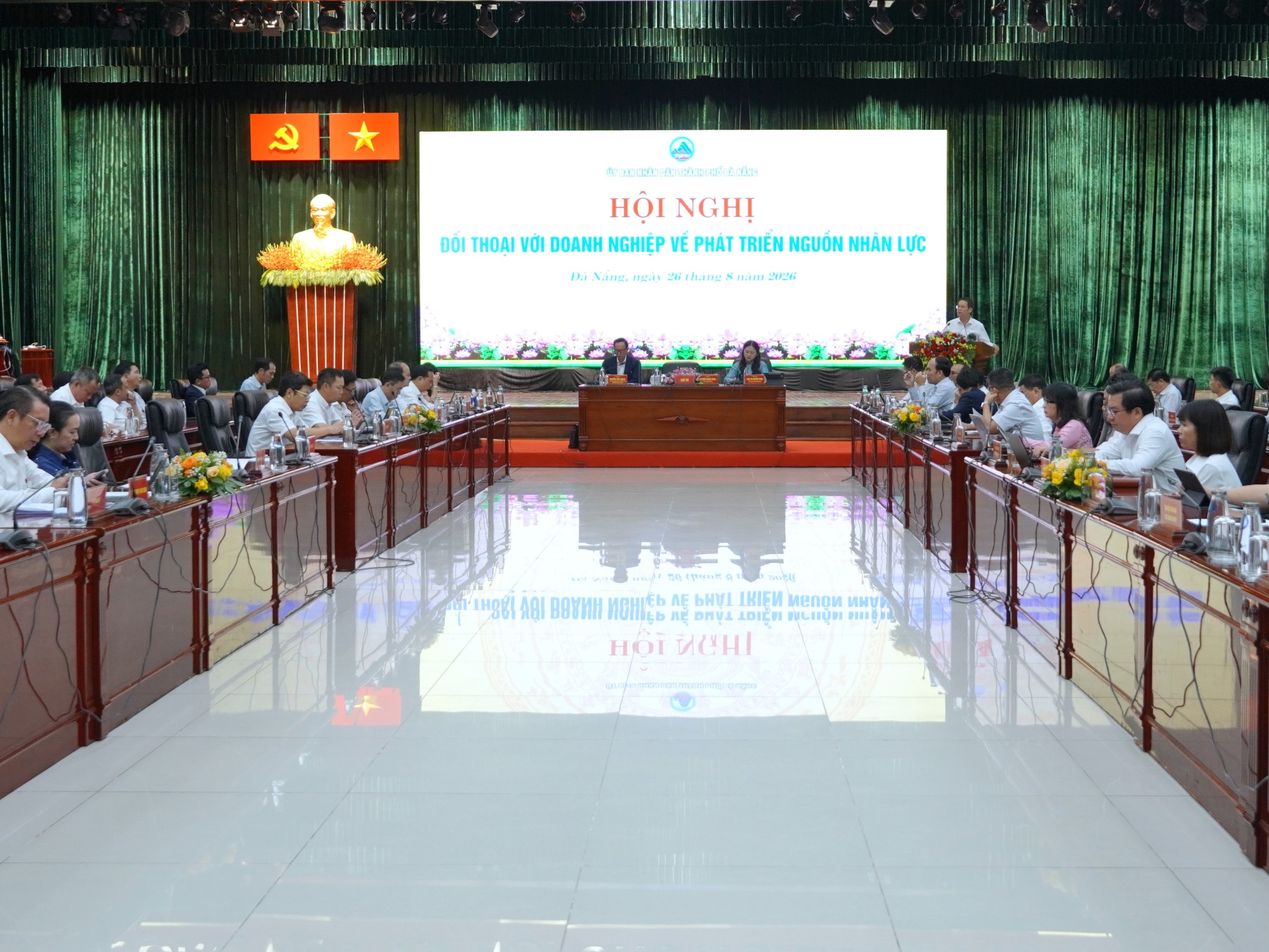 Đối thoại với doanh nghiệp về phát triển nguồn nhân lực