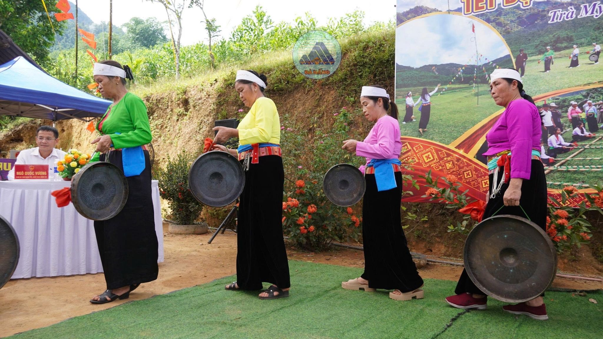 Rộn ràng Tết Độc lập ở làng Mường Trà My