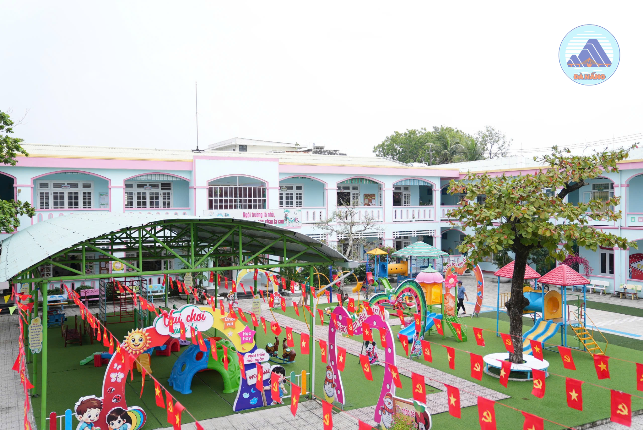 Từ trụ sở dôi dư đến những phòng học, khu vui chơi mới