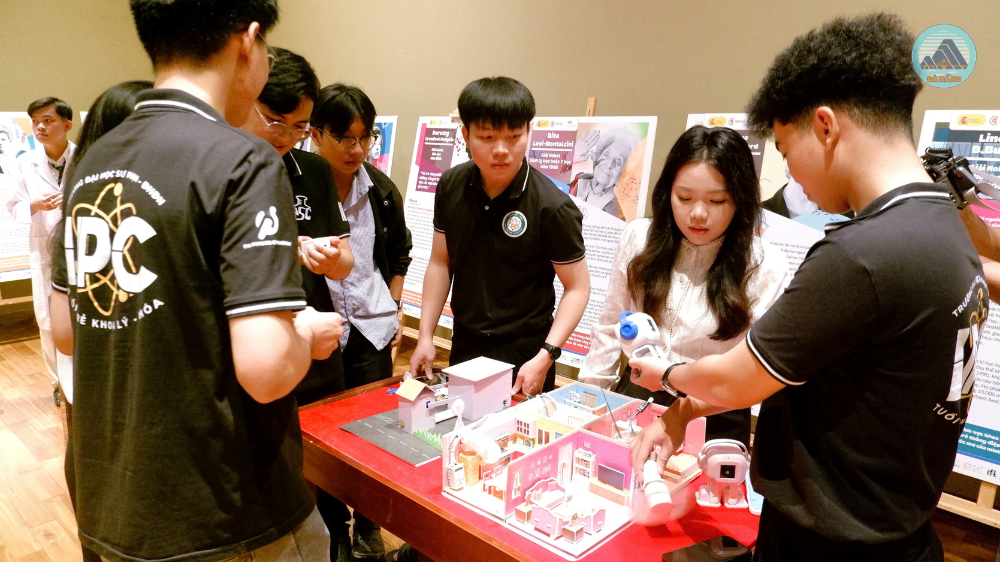 Tôn vinh phụ nữ và những đóng góp cho khoa học