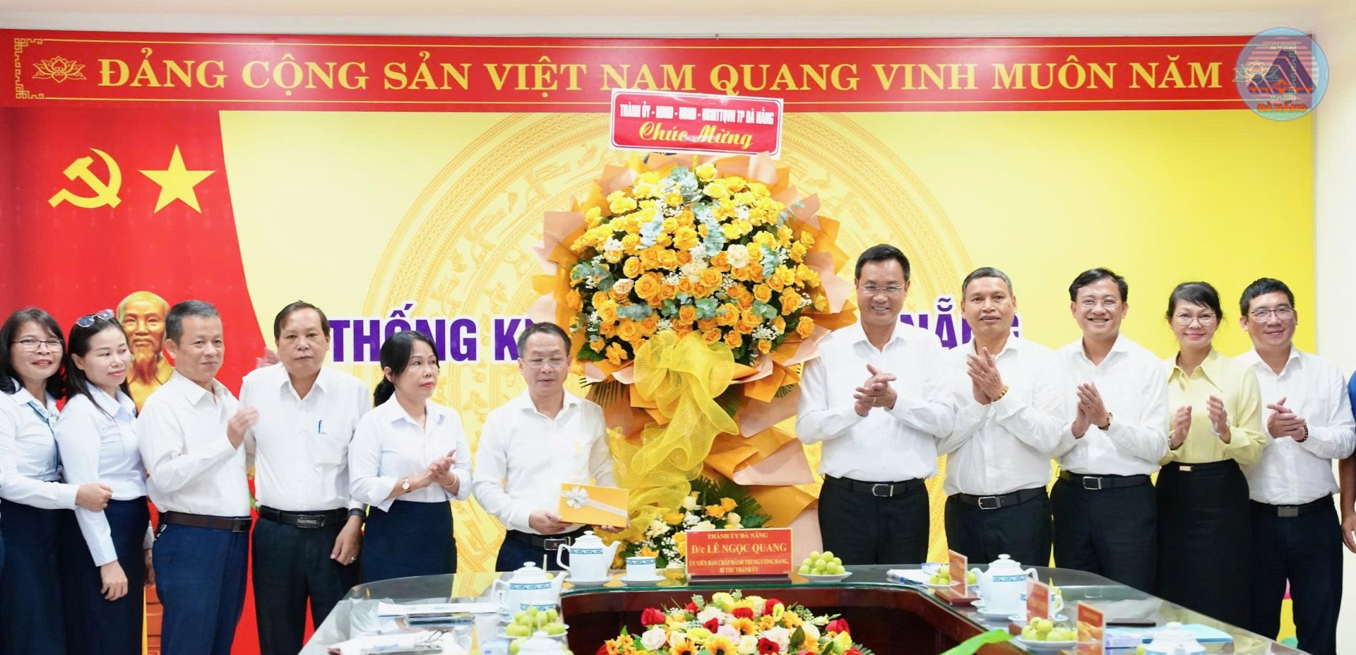 Bí thư Thành ủy Lê Ngọc Quang chúc mừng Thống kê thành phố nhân Ngày Thống kê Thế giới 20-10