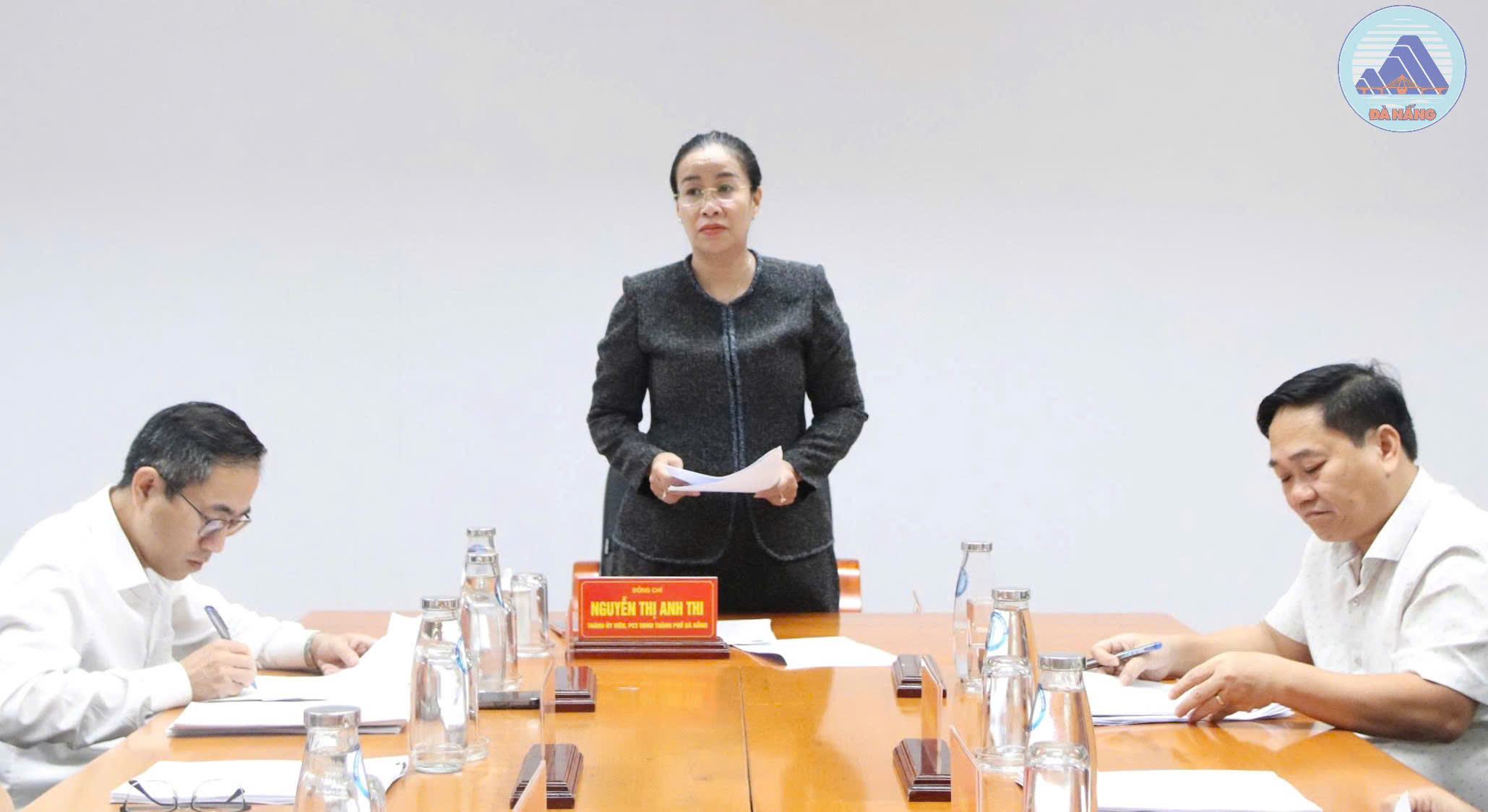 Phó Chủ tịch UBND thành phố Nguyễn Thị Anh Thi tiếp công dân