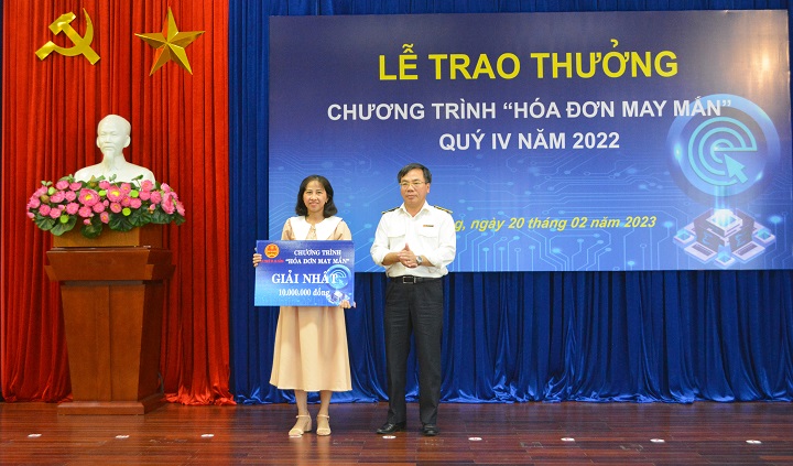 Trao thưởng 20 cá nhân, hộ kinh doanh trúng thưởng chương trình “Hóa đơn may mắn” quý IV – năm 2022 